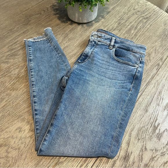 DL1961 Emma Low Rise Instasculpt Claiborne Blue Raw Hem Skinny Jeans Size 29 - Picture 2 of 8